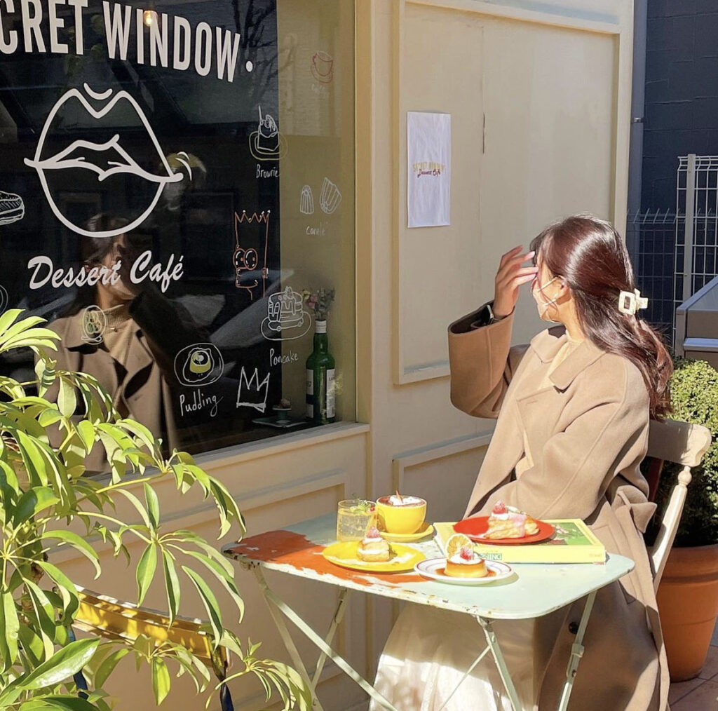 CAFE SECRET WINDOW