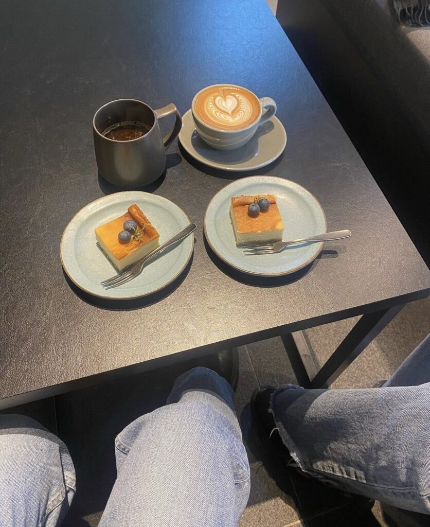 Swell coffee roasters　無機質カフェ　中目黒カフェ