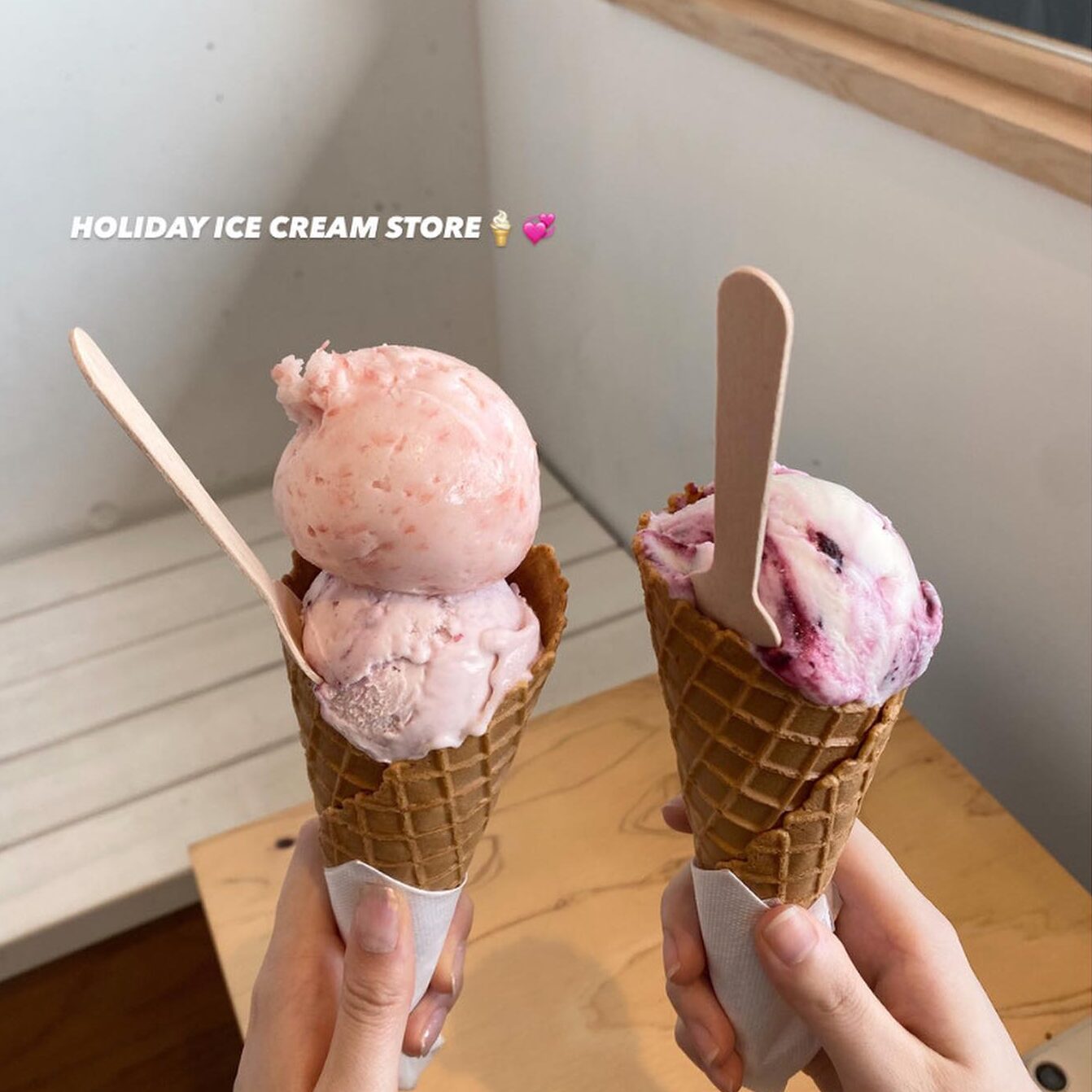 アイスカフェ　HOLIDAY ICE CREAM STORE