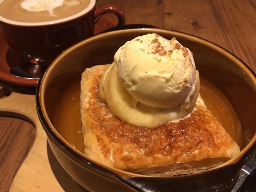 802cafe&diner アップルパイ