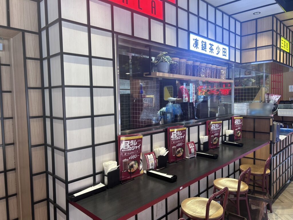 譚仔三哥（タムジャイサムゴー）店内