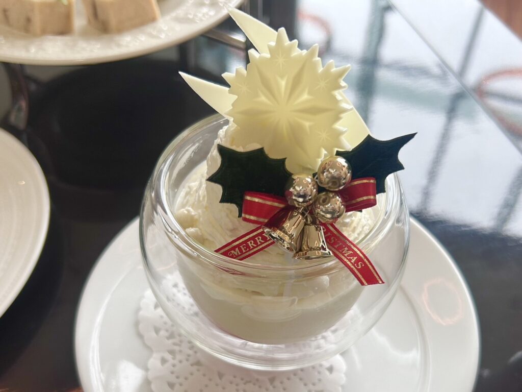 ホワイトクリスマスパフェ