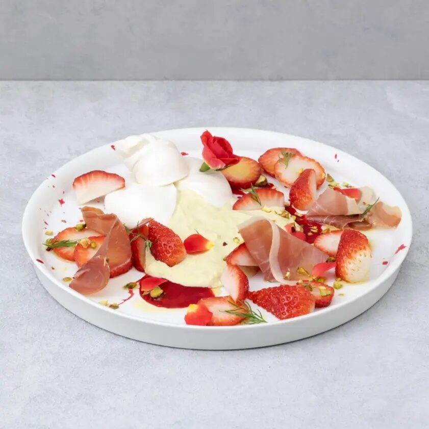 Cosme Kitchen Adaptation ピスタチオのフレッシュブッラータ、とちあいかの生ハム添え