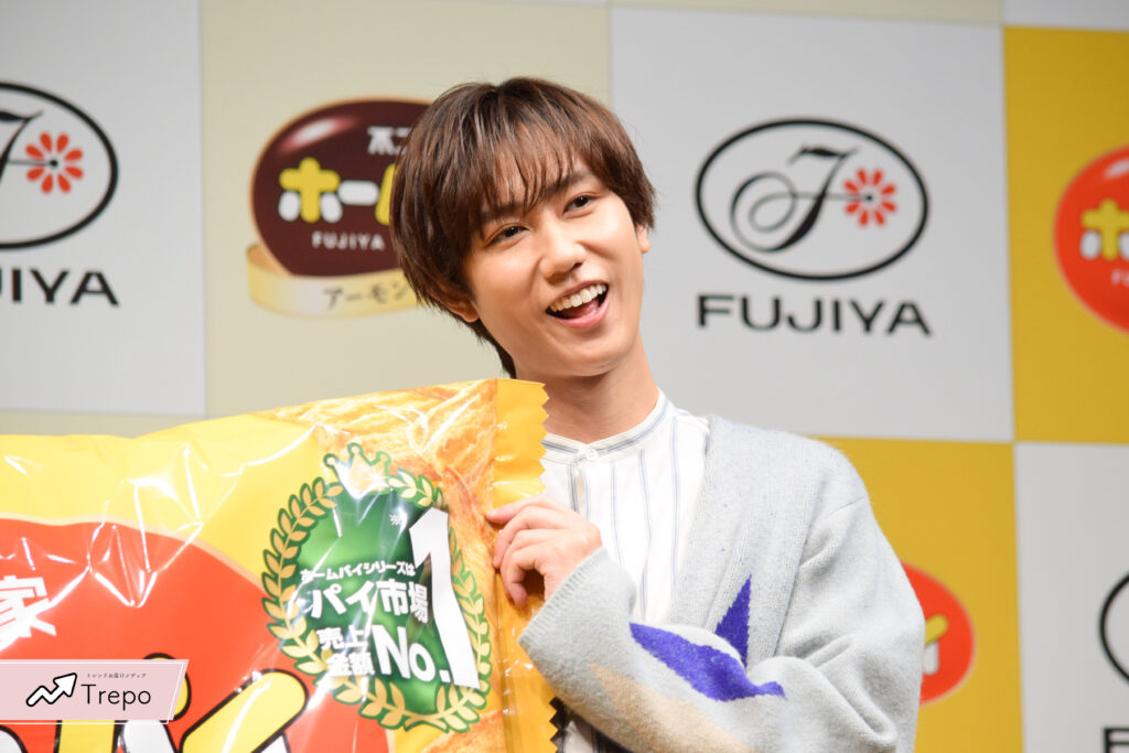 ホームパイ 香るバターとサクサク700層！Man阿部亮平 Snow Man阿部亮平、不二家『ホームパイ』新ブランドキャラクター