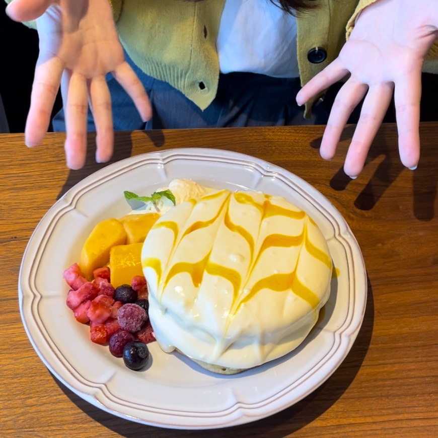 アップルマンゴー&レアチーズクリームのホットケーキ