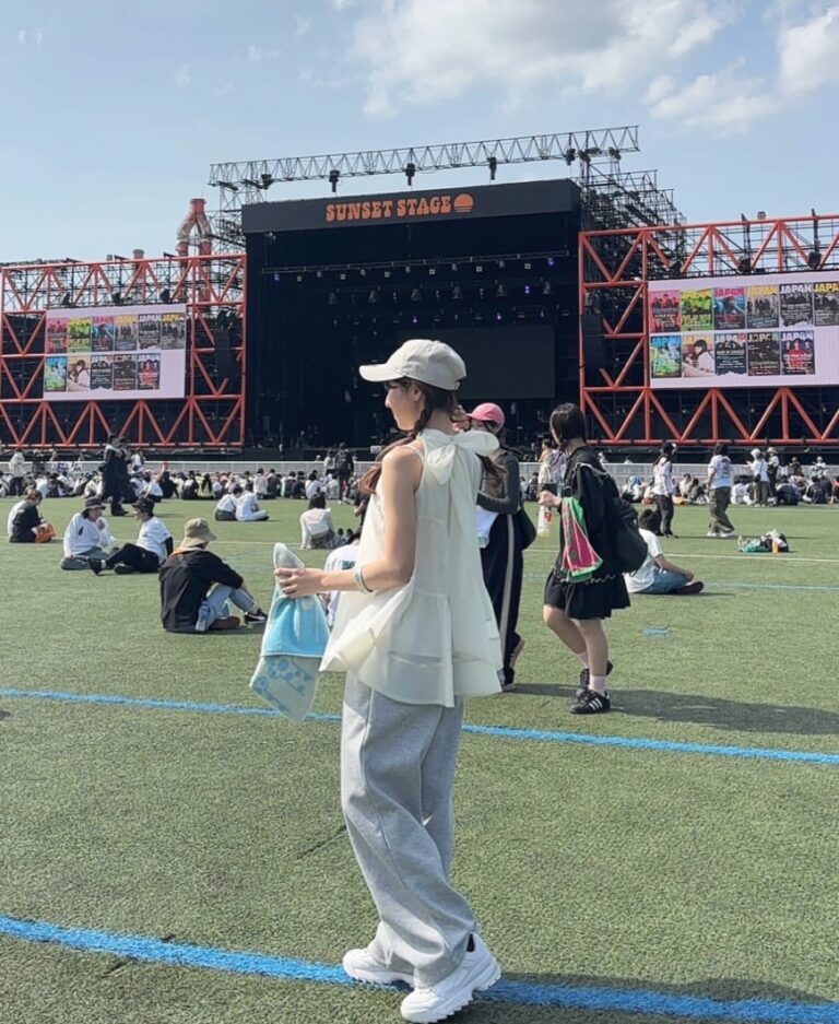 【2025年夏】フェス女子必見のフェスコーデ6選!太陽と音楽の下で思いっきり楽しめる可愛い野外フェスコーデをご紹介♡ - トレンドお届け ...