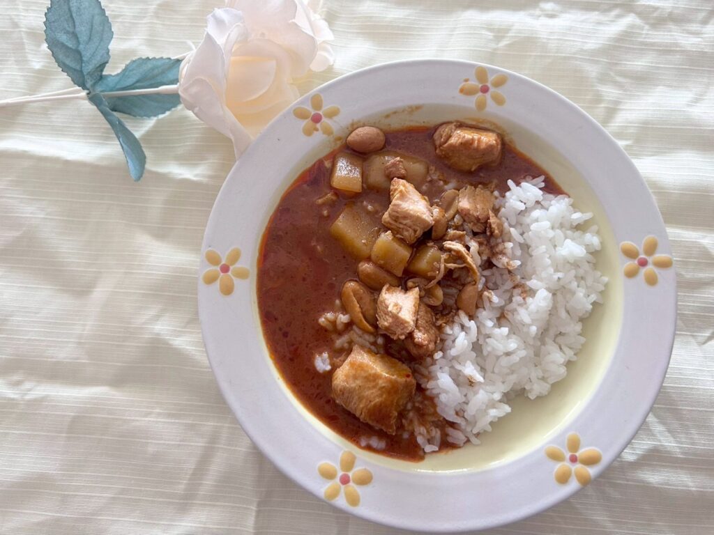 ファミリーマート レトルトカレー マッサマンカレー