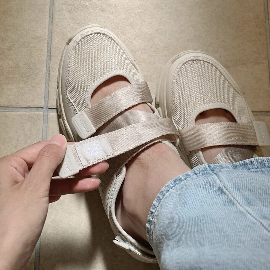 スニーカーサンダル