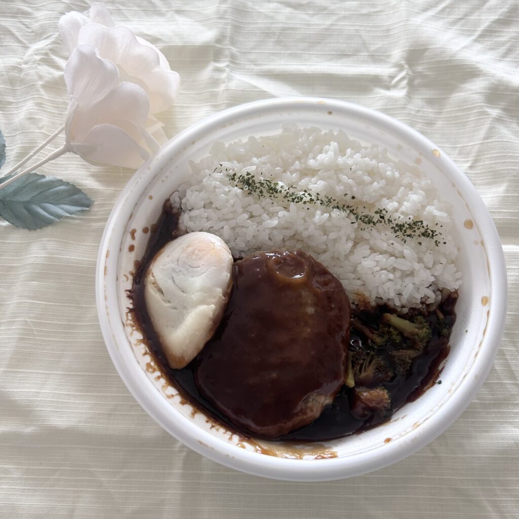 Kona's Coffee 監修 グレイビーソースとビーフハンバーグのロコモコ