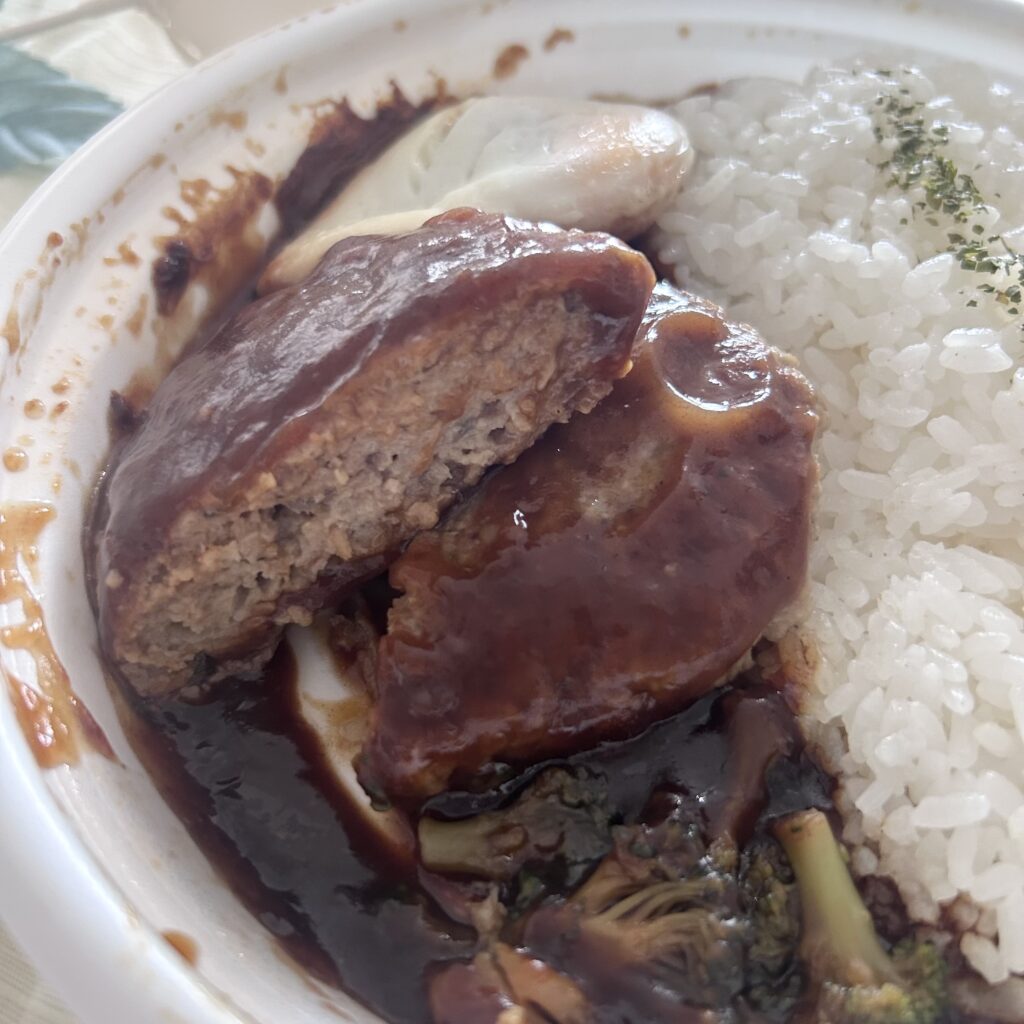 Kona's Coffee 監修 グレイビーソースとビーフハンバーグのロコモコ
